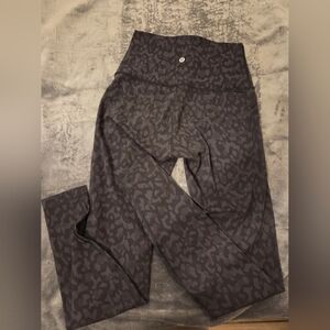 Lululemon Wunder Under High-Rise Tight 28" *Full-On Luxtreme. Size 6. Color isW